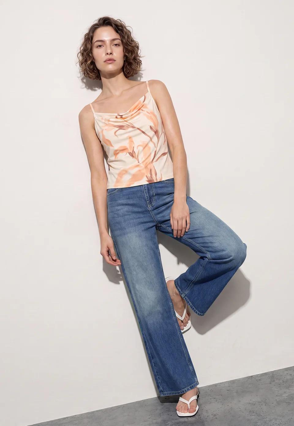Washed High-Waist Wide-Leg Jeans