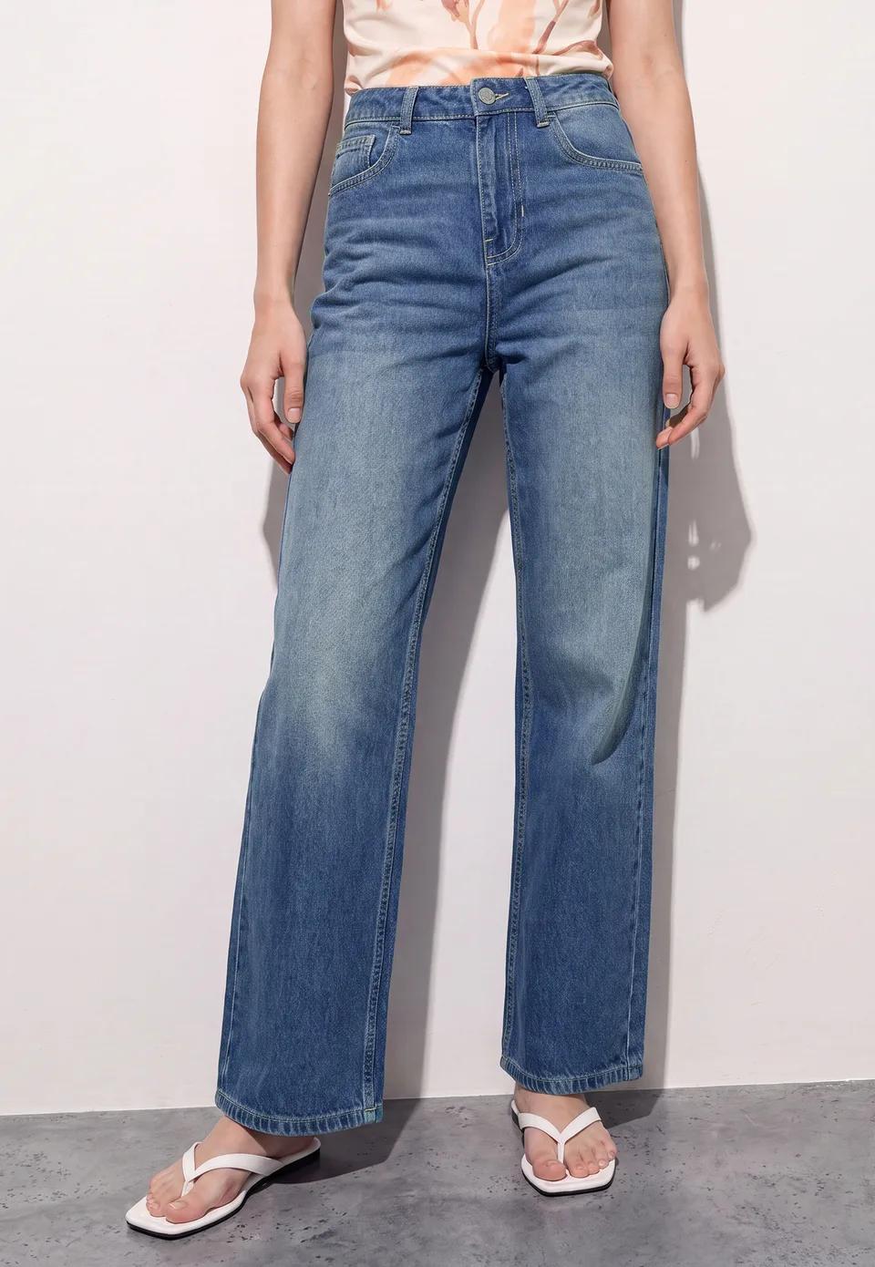 Washed High-Waist Wide-Leg Jeans