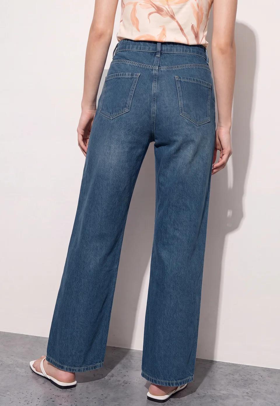 Washed High-Waist Wide-Leg Jeans