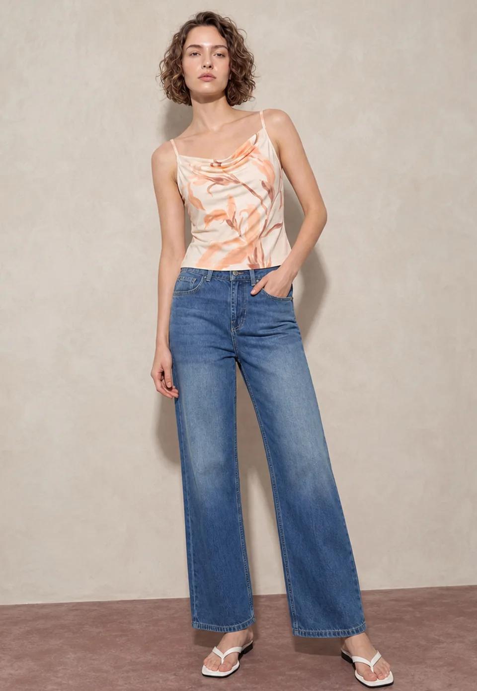 Washed High-Waist Wide-Leg Jeans